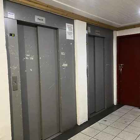 Neves - Location: Pour 4 Personnes Dans Un Quartier Anime 아파트