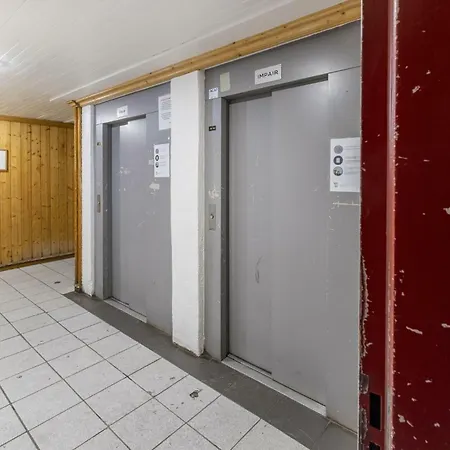 Apartment Neves - Location: Pour 4 Personnes Dans Un Quartier Anime Val Thorens